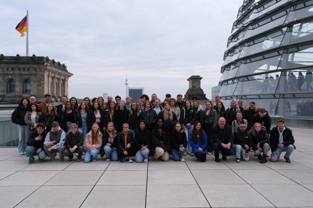 Besuch im Bundestag 1 Foto FOSBOS Straubing Berlinfahrt