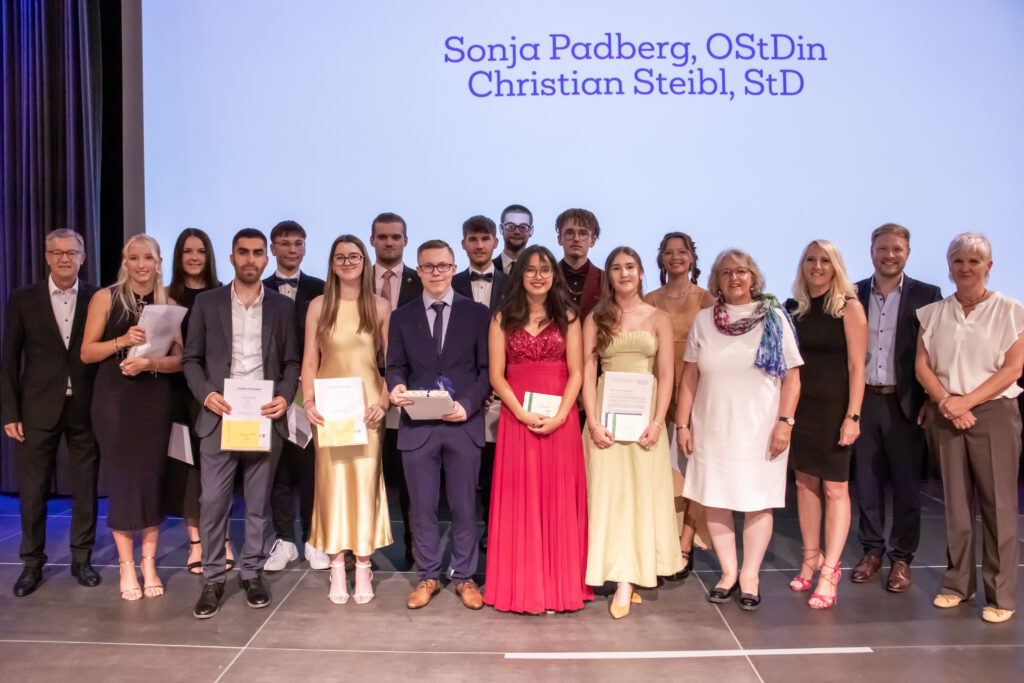 Abiturfeier 2025 1 Artikel FOBOS Straubing Foto 1ue